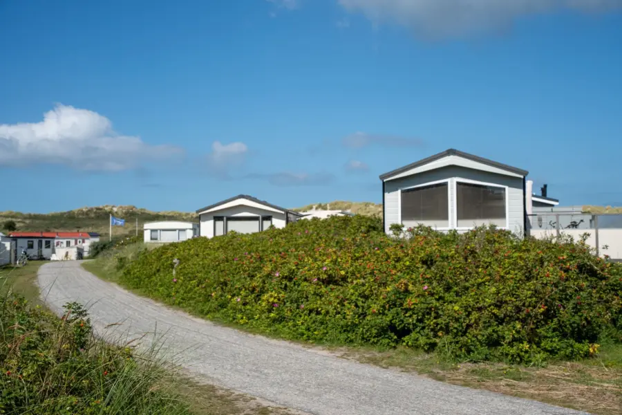 Chalet 1 buitenkant overzicht Strandcamping Duinoord