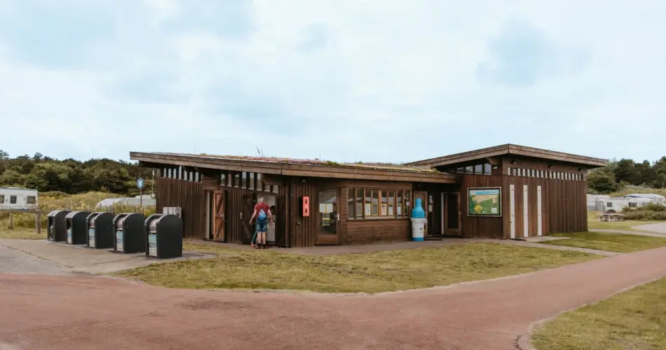 Sanitair gebouw strandcamping duinoord ameland